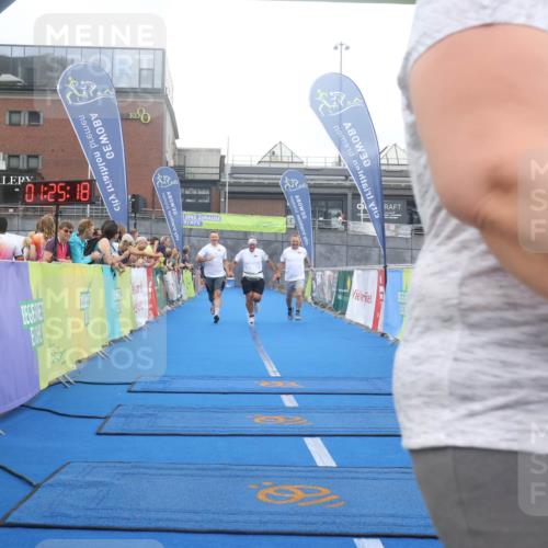 11.08.2024 - GEWOBA Citytriathlon Bremen Lena Gebhardt http://msf.ph/oto/6788986 11.08.2024 11:25:21 Ziel 51, 74, 93 meine-sportfotos.de
