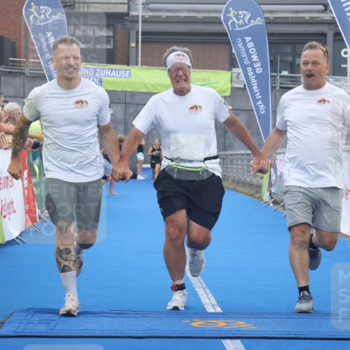 11.08.2024 - GEWOBA Citytriathlon Bremen Lena Gebhardt http://msf.ph/oto/6789000 11.08.2024 11:25:23 Ziel 51, 74, 93 meine-sportfotos.de