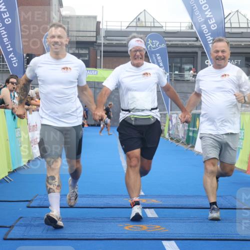 11.08.2024 - GEWOBA Citytriathlon Bremen Lena Gebhardt http://msf.ph/oto/6789005 11.08.2024 11:25:24 Ziel 51, 74, 93, 106 meine-sportfotos.de