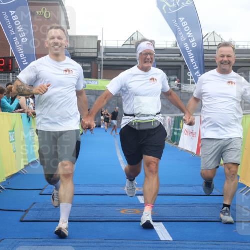11.08.2024 - GEWOBA Citytriathlon Bremen Lena Gebhardt http://msf.ph/oto/6789008 11.08.2024 11:25:24 Ziel 51, 74, 93, 106 meine-sportfotos.de