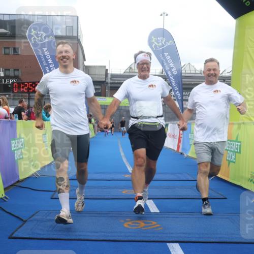 11.08.2024 - GEWOBA Citytriathlon Bremen Lena Gebhardt http://msf.ph/oto/6789010 11.08.2024 11:25:24 Ziel 51, 74, 93, 106 meine-sportfotos.de
