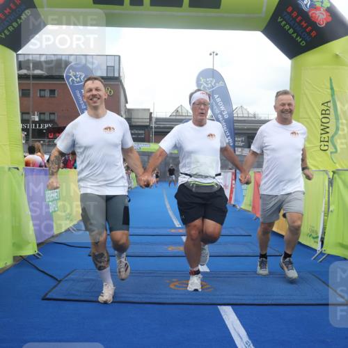 11.08.2024 - GEWOBA Citytriathlon Bremen Lena Gebhardt http://msf.ph/oto/6789012 11.08.2024 11:25:24 Ziel 51, 74, 93, 106 meine-sportfotos.de