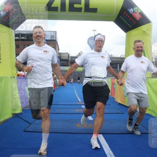 11.08.2024 - GEWOBA Citytriathlon Bremen Lena Gebhardt http://msf.ph/oto/6789017 11.08.2024 11:25:25 Ziel 51, 74, 93, 106 meine-sportfotos.de