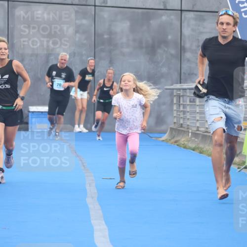 11.08.2024 - GEWOBA Citytriathlon Bremen Lena Gebhardt http://msf.ph/oto/6789024 11.08.2024 11:25:28 Ziel 74, 106 meine-sportfotos.de