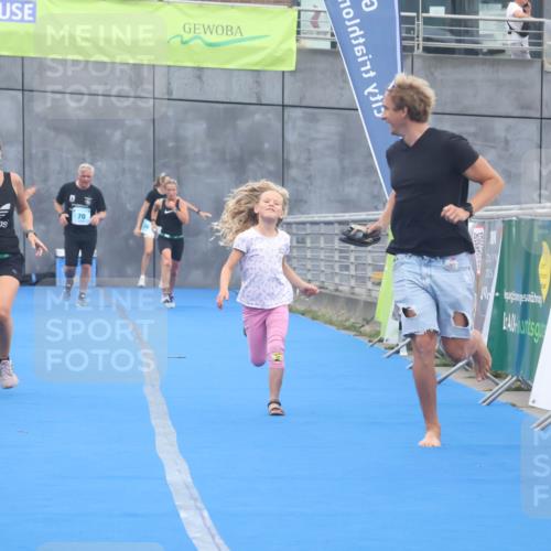 11.08.2024 - GEWOBA Citytriathlon Bremen Lena Gebhardt http://msf.ph/oto/6789027 11.08.2024 11:25:30 Ziel 54, 74, 106 meine-sportfotos.de