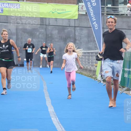 11.08.2024 - GEWOBA Citytriathlon Bremen Lena Gebhardt http://msf.ph/oto/6789030 11.08.2024 11:25:30 Ziel 54, 74, 106 meine-sportfotos.de