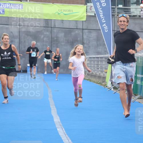 11.08.2024 - GEWOBA Citytriathlon Bremen Lena Gebhardt http://msf.ph/oto/6789032 11.08.2024 11:25:30 Ziel 54, 74, 106 meine-sportfotos.de