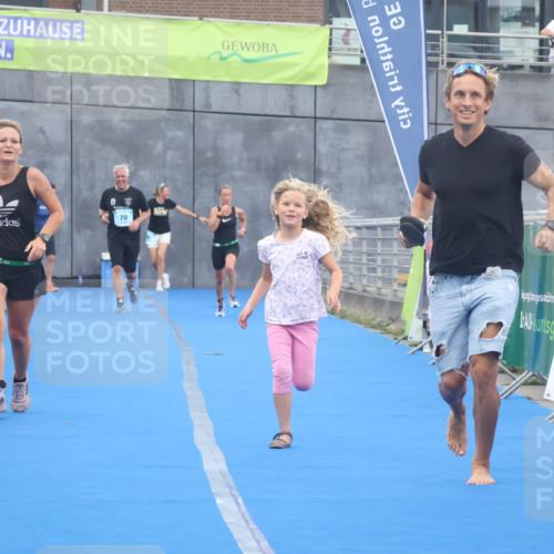 11.08.2024 - GEWOBA Citytriathlon Bremen Lena Gebhardt http://msf.ph/oto/6789034 11.08.2024 11:25:31 Ziel 54, 74, 106 meine-sportfotos.de