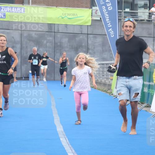 11.08.2024 - GEWOBA Citytriathlon Bremen Lena Gebhardt http://msf.ph/oto/6789035 11.08.2024 11:25:31 Ziel 54, 74, 106 meine-sportfotos.de