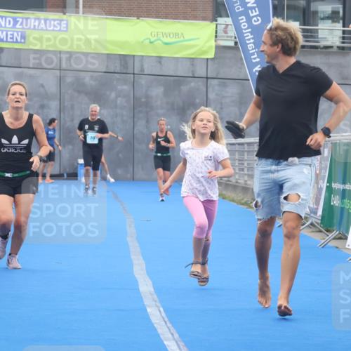 11.08.2024 - GEWOBA Citytriathlon Bremen Lena Gebhardt http://msf.ph/oto/6789037 11.08.2024 11:25:31 Ziel 54, 74, 106 meine-sportfotos.de
