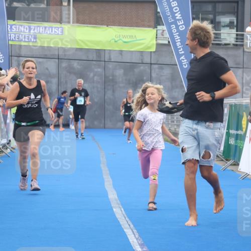 11.08.2024 - GEWOBA Citytriathlon Bremen Lena Gebhardt http://msf.ph/oto/6789040 11.08.2024 11:25:32 Ziel 54, 106 meine-sportfotos.de