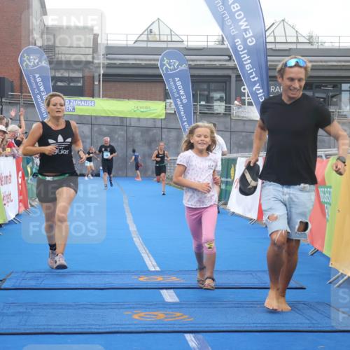 11.08.2024 - GEWOBA Citytriathlon Bremen Lena Gebhardt http://msf.ph/oto/6789050 11.08.2024 11:25:34 Ziel 36, 54, 70, 106 meine-sportfotos.de