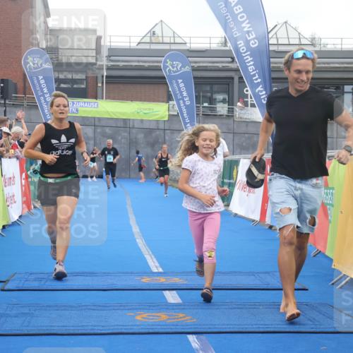 11.08.2024 - GEWOBA Citytriathlon Bremen Lena Gebhardt http://msf.ph/oto/6789052 11.08.2024 11:25:34 Ziel 36, 54, 70, 106 meine-sportfotos.de