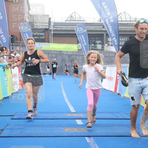 11.08.2024 - GEWOBA Citytriathlon Bremen Lena Gebhardt http://msf.ph/oto/6789053 11.08.2024 11:25:34 Ziel 36, 54, 70, 106 meine-sportfotos.de