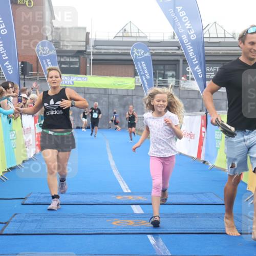11.08.2024 - GEWOBA Citytriathlon Bremen Lena Gebhardt http://msf.ph/oto/6789055 11.08.2024 11:25:34 Ziel 36, 54, 70, 106 meine-sportfotos.de
