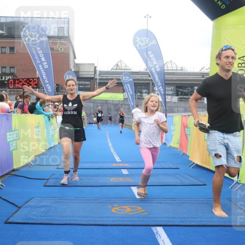 11.08.2024 - GEWOBA Citytriathlon Bremen Lena Gebhardt http://msf.ph/oto/6789058 11.08.2024 11:25:35 Ziel 36, 54, 70, 106 meine-sportfotos.de