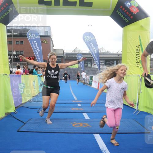 11.08.2024 - GEWOBA Citytriathlon Bremen Lena Gebhardt http://msf.ph/oto/6789063 11.08.2024 11:25:35 Ziel 36, 54, 70, 106 meine-sportfotos.de