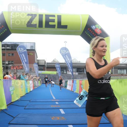 11.08.2024 - GEWOBA Citytriathlon Bremen Lena Gebhardt http://msf.ph/oto/6789075 11.08.2024 11:25:37 Ziel 36, 54, 70, 106 meine-sportfotos.de