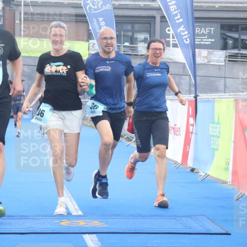 11.08.2024 - GEWOBA Citytriathlon Bremen Lena Gebhardt http://msf.ph/oto/6789105 11.08.2024 11:25:44 Ziel 36, 43, 54, 70 meine-sportfotos.de