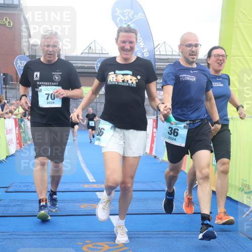 11.08.2024 - GEWOBA Citytriathlon Bremen Lena Gebhardt http://msf.ph/oto/6789112 11.08.2024 11:25:45 Ziel 36, 43, 54, 70 meine-sportfotos.de