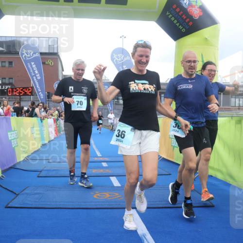 11.08.2024 - GEWOBA Citytriathlon Bremen Lena Gebhardt http://msf.ph/oto/6789115 11.08.2024 11:25:45 Ziel 36, 43, 54, 70 meine-sportfotos.de