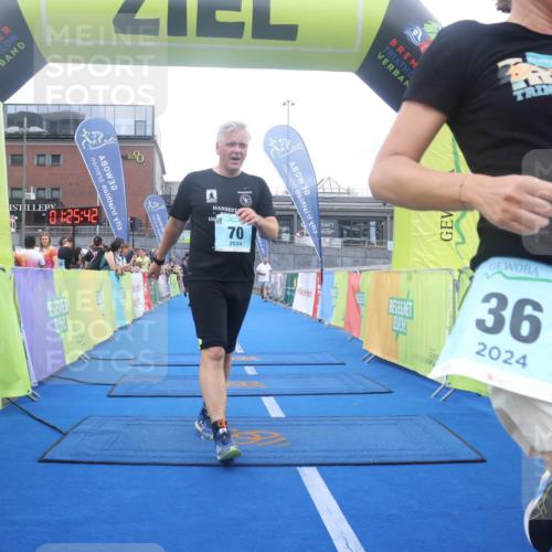 11.08.2024 - GEWOBA Citytriathlon Bremen Lena Gebhardt http://msf.ph/oto/6789118 11.08.2024 11:25:46 Ziel 36, 43, 54, 70 meine-sportfotos.de