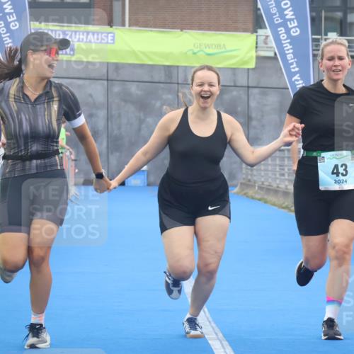 11.08.2024 - GEWOBA Citytriathlon Bremen Lena Gebhardt http://msf.ph/oto/6789132 11.08.2024 11:25:48 Ziel 36, 43, 70 meine-sportfotos.de