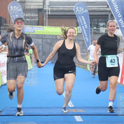 11.08.2024 - GEWOBA Citytriathlon Bremen Lena Gebhardt http://msf.ph/oto/6789139 11.08.2024 11:25:49 Ziel 36, 43, 70 meine-sportfotos.de