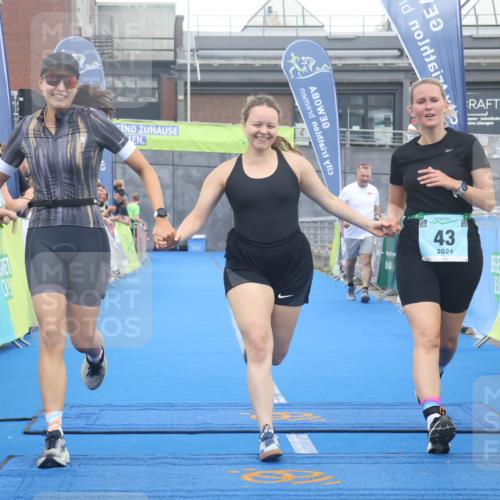 11.08.2024 - GEWOBA Citytriathlon Bremen Lena Gebhardt http://msf.ph/oto/6789141 11.08.2024 11:25:49 Ziel 36, 43, 70 meine-sportfotos.de