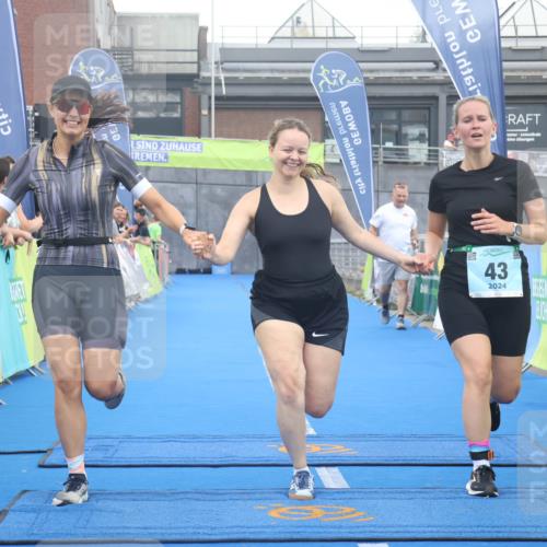 11.08.2024 - GEWOBA Citytriathlon Bremen Lena Gebhardt http://msf.ph/oto/6789143 11.08.2024 11:25:50 Ziel 36, 43, 70 meine-sportfotos.de