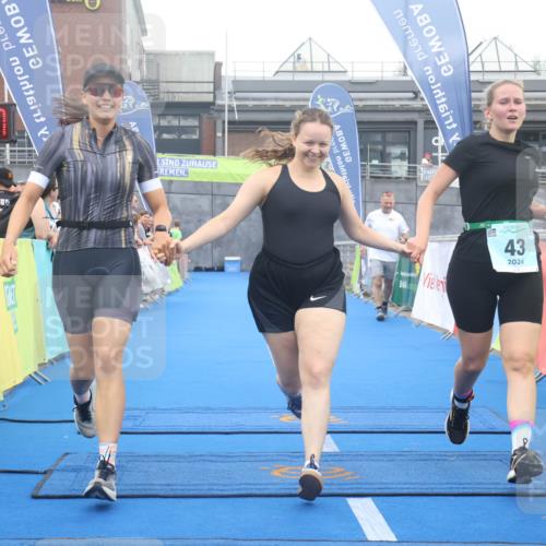 11.08.2024 - GEWOBA Citytriathlon Bremen Lena Gebhardt http://msf.ph/oto/6789145 11.08.2024 11:25:50 Ziel 36, 43, 70 meine-sportfotos.de