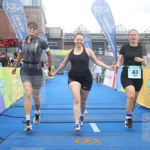 11.08.2024 - GEWOBA Citytriathlon Bremen Lena Gebhardt http://msf.ph/oto/6789146 11.08.2024 11:25:50 Ziel 36, 43, 70 meine-sportfotos.de