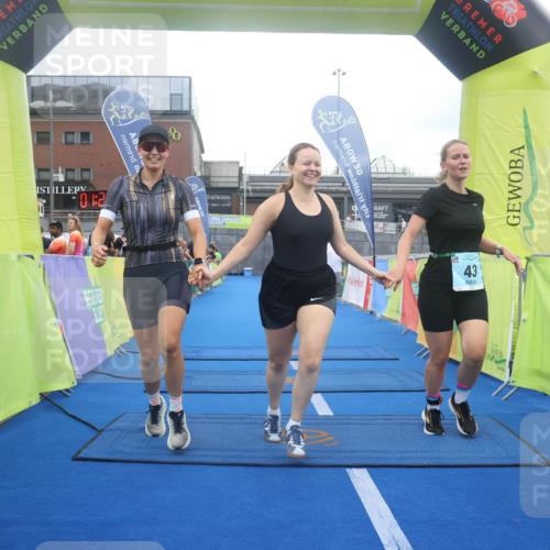 11.08.2024 - GEWOBA Citytriathlon Bremen Lena Gebhardt http://msf.ph/oto/6789150 11.08.2024 11:25:50 Ziel 36, 43, 70 meine-sportfotos.de
