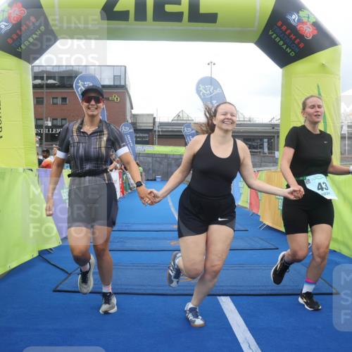 11.08.2024 - GEWOBA Citytriathlon Bremen Lena Gebhardt http://msf.ph/oto/6789151 11.08.2024 11:25:51 Ziel 36, 43, 70 meine-sportfotos.de