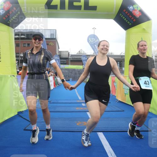 11.08.2024 - GEWOBA Citytriathlon Bremen Lena Gebhardt http://msf.ph/oto/6789153 11.08.2024 11:25:51 Ziel 36, 43, 70 meine-sportfotos.de