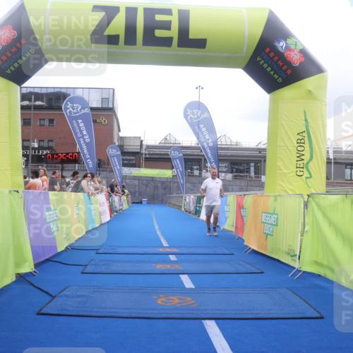 11.08.2024 - GEWOBA Citytriathlon Bremen Lena Gebhardt http://msf.ph/oto/6789158 11.08.2024 11:25:53 Ziel 43 meine-sportfotos.de