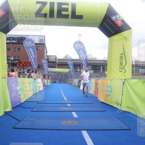 11.08.2024 - GEWOBA Citytriathlon Bremen Lena Gebhardt http://msf.ph/oto/6789160 11.08.2024 11:25:53 Ziel 43 meine-sportfotos.de
