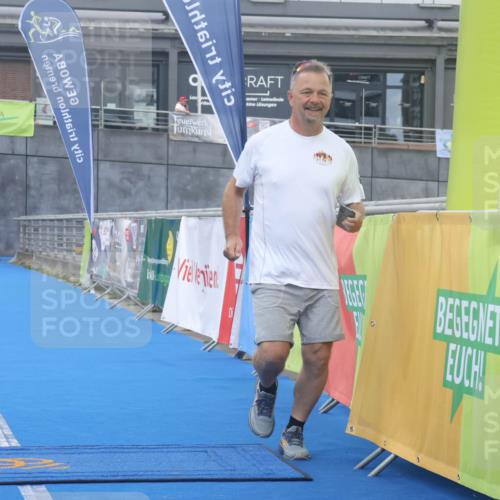 11.08.2024 - GEWOBA Citytriathlon Bremen Lena Gebhardt http://msf.ph/oto/6789161 11.08.2024 11:25:54 Ziel 43 meine-sportfotos.de