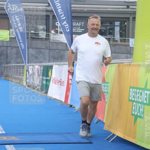 11.08.2024 - GEWOBA Citytriathlon Bremen Lena Gebhardt http://msf.ph/oto/6789163 11.08.2024 11:25:54 Ziel 43 meine-sportfotos.de