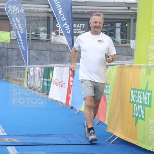 11.08.2024 - GEWOBA Citytriathlon Bremen Lena Gebhardt http://msf.ph/oto/6789165 11.08.2024 11:25:54 Ziel 43 meine-sportfotos.de