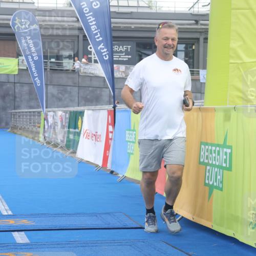 11.08.2024 - GEWOBA Citytriathlon Bremen Lena Gebhardt http://msf.ph/oto/6789167 11.08.2024 11:25:54 Ziel 43 meine-sportfotos.de