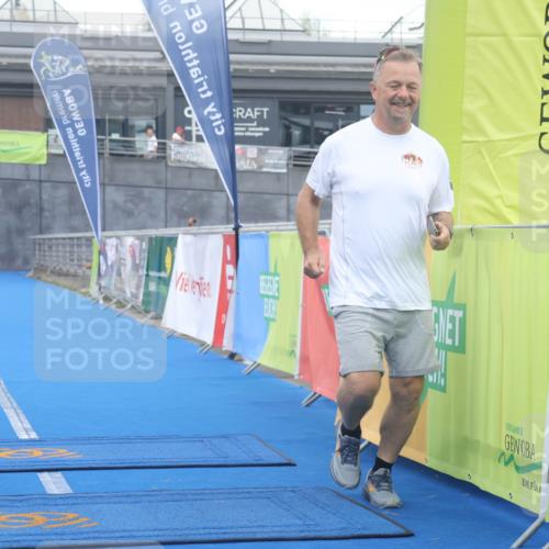 11.08.2024 - GEWOBA Citytriathlon Bremen Lena Gebhardt http://msf.ph/oto/6789170 11.08.2024 11:25:54 Ziel 43 meine-sportfotos.de