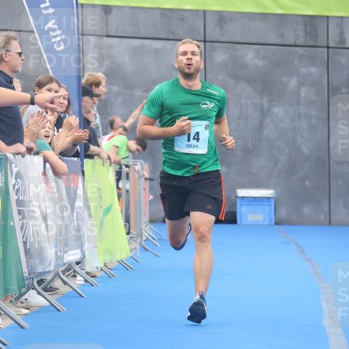 11.08.2024 - GEWOBA Citytriathlon Bremen Lena Gebhardt http://msf.ph/oto/6789173 11.08.2024 11:26:02 Ziel 14 meine-sportfotos.de