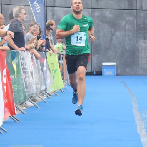 11.08.2024 - GEWOBA Citytriathlon Bremen Lena Gebhardt http://msf.ph/oto/6789179 11.08.2024 11:26:03 Ziel 14 meine-sportfotos.de
