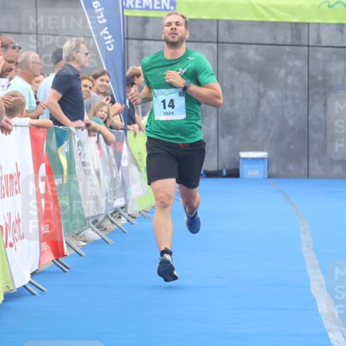11.08.2024 - GEWOBA Citytriathlon Bremen Lena Gebhardt http://msf.ph/oto/6789180 11.08.2024 11:26:03 Ziel 14 meine-sportfotos.de