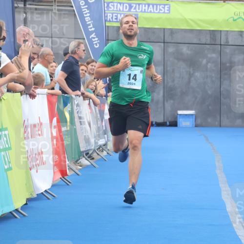 11.08.2024 - GEWOBA Citytriathlon Bremen Lena Gebhardt http://msf.ph/oto/6789183 11.08.2024 11:26:03 Ziel 14 meine-sportfotos.de