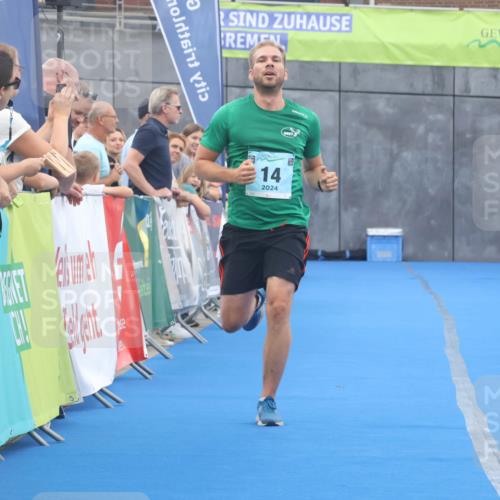 11.08.2024 - GEWOBA Citytriathlon Bremen Lena Gebhardt http://msf.ph/oto/6789185 11.08.2024 11:26:03 Ziel 14 meine-sportfotos.de