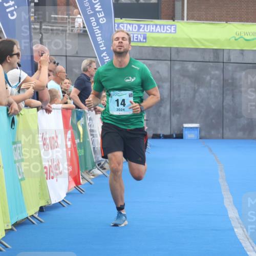 11.08.2024 - GEWOBA Citytriathlon Bremen Lena Gebhardt http://msf.ph/oto/6789188 11.08.2024 11:26:04 Ziel 14 meine-sportfotos.de