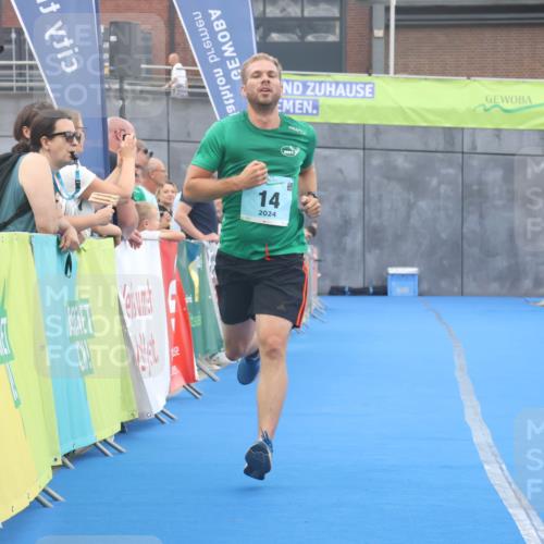 11.08.2024 - GEWOBA Citytriathlon Bremen Lena Gebhardt http://msf.ph/oto/6789190 11.08.2024 11:26:04 Ziel 14 meine-sportfotos.de