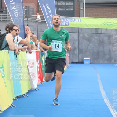 11.08.2024 - GEWOBA Citytriathlon Bremen Lena Gebhardt http://msf.ph/oto/6789191 11.08.2024 11:26:04 Ziel 14 meine-sportfotos.de